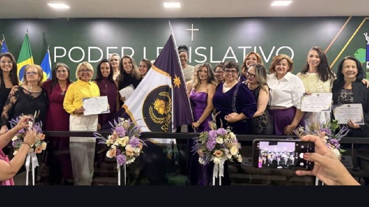Posse da Associação República da Mulher deixa rastros de fé e amor no ar